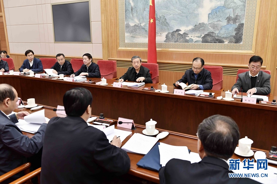 1月20日，國(guó)務(wù)院農(nóng)民工工作領(lǐng)導(dǎo)小組第五次全體會(huì)議在北京召開。中共中央政治局委員、國(guó)務(wù)院副總理馬凱主持會(huì)議并講話。 新華社記者 李濤攝