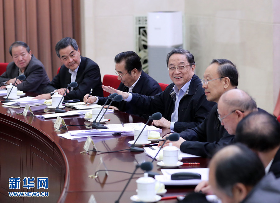 11月16日，全國政協在北京召開第75次雙周協商座談會，圍繞“推進糧食定價機制、補貼政策和收儲制度改革”建言獻策。全國政協主席俞正聲主持會議并講話。新華社記者 鞠鵬 攝