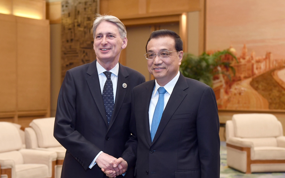 李克強(qiáng)會見英國首相特使、財(cái)政大臣哈蒙德